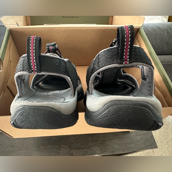 NWB Women's KEEN Newport H2 Water Sandals - Picture 8 of 10